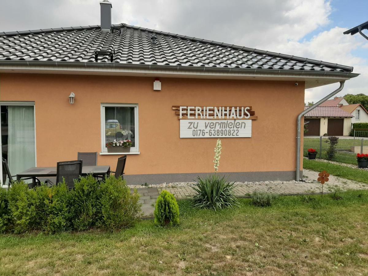 Am Bahnhof Apartment Werneuchen Exterior photo
